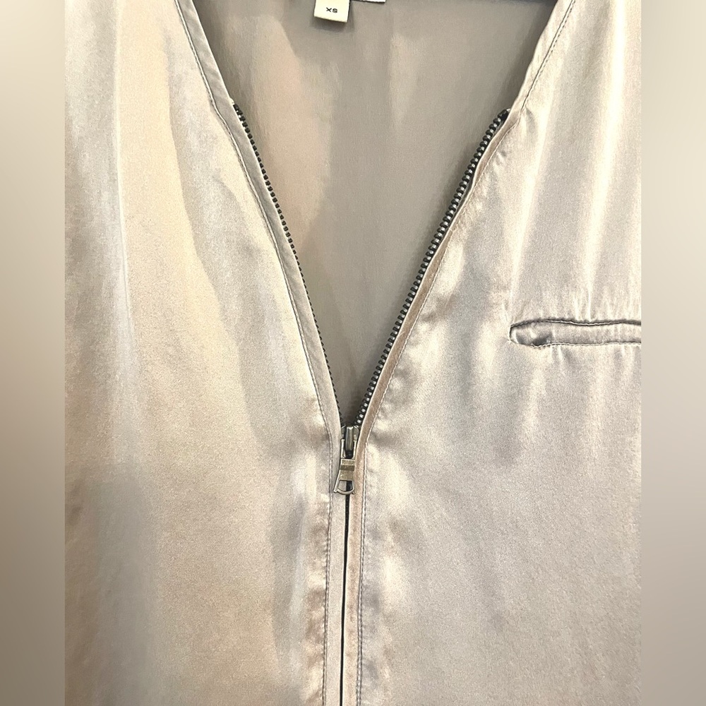 - Go by GoSilk iconic zippy tank in silver. Excellent condition, - Picture 3 of 6